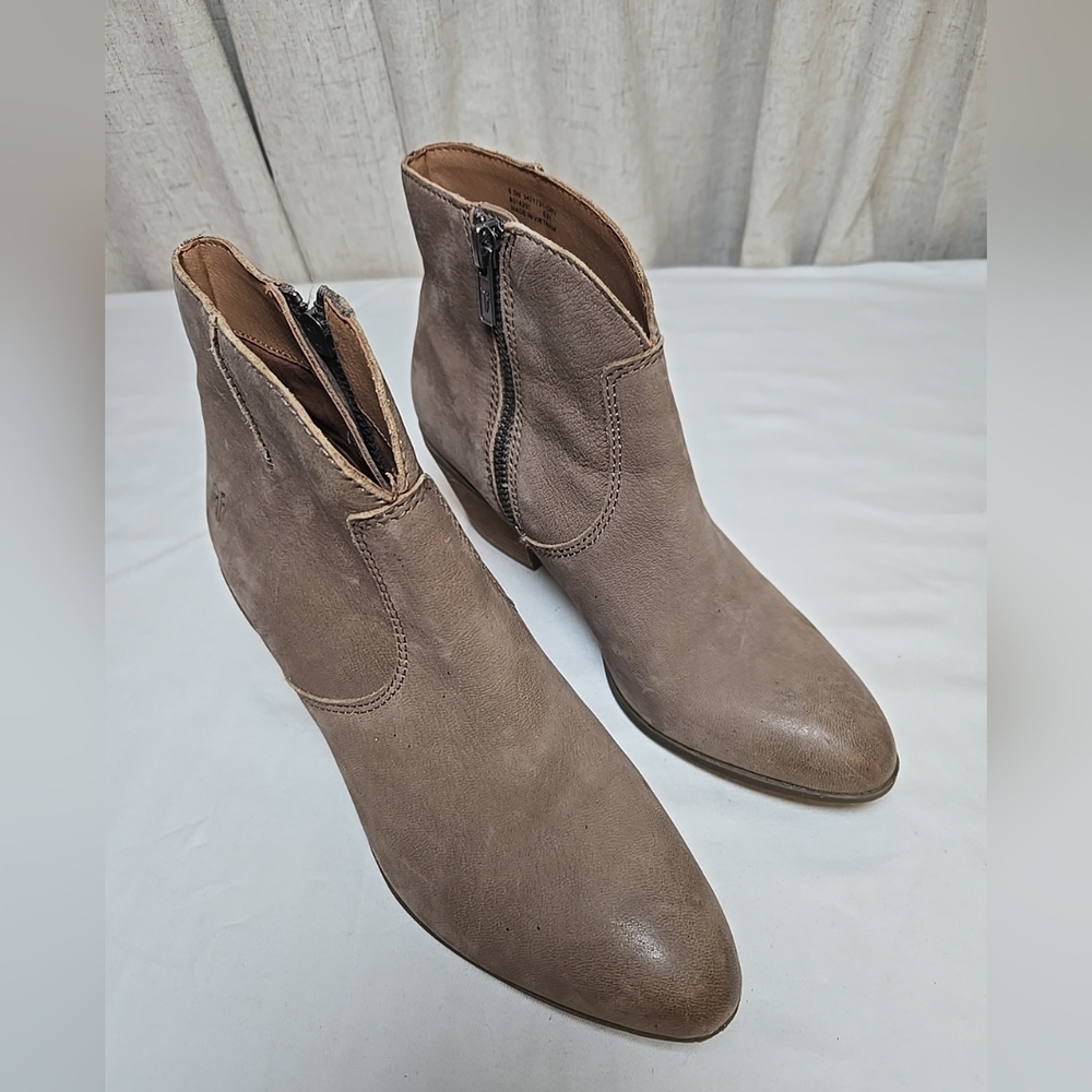 Frye Ladies Brown Western Inspired Leather Zip Up Ankle Boot Size 6.5